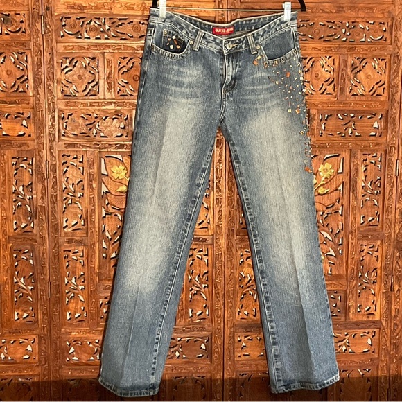 Guess Size 31 Ladies Straight Leg, Medium Wash, Faded, Embellished Jeans - Picture 2 of 16